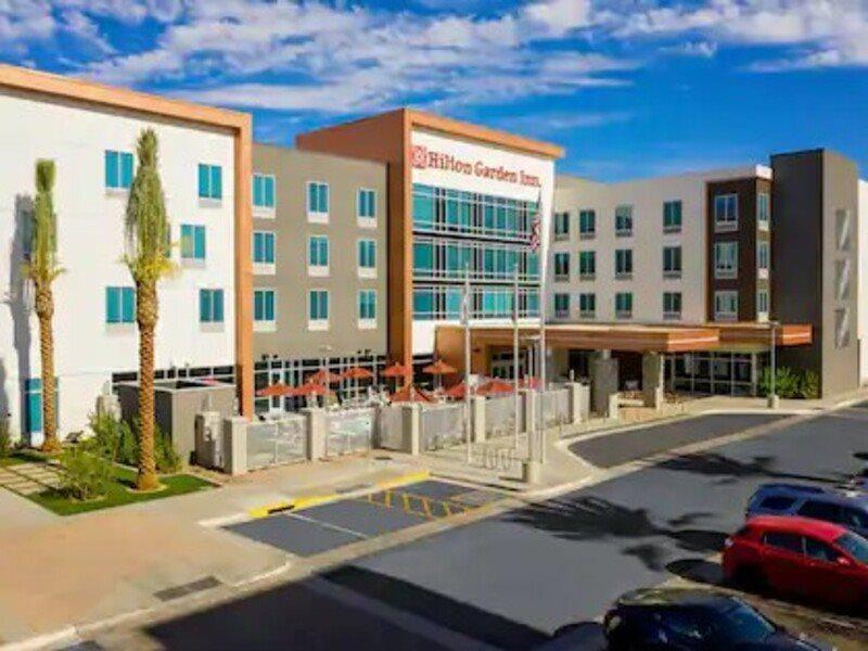 Hilton Garden Inn Chandler Downtown Exterior photo