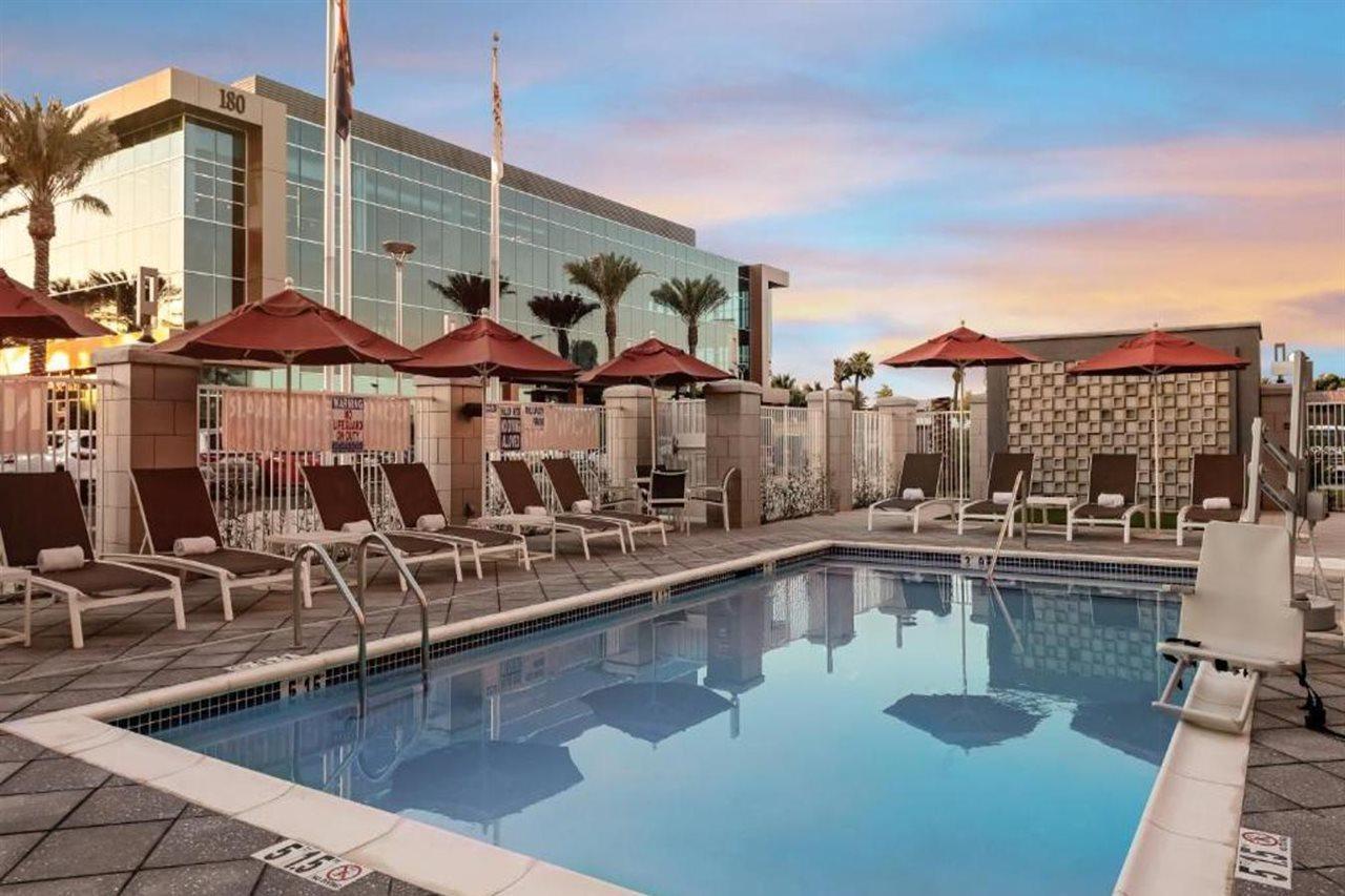 Hilton Garden Inn Chandler Downtown Exterior photo