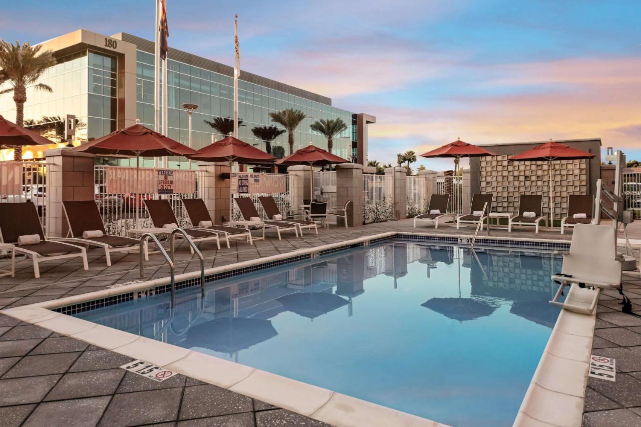 Hilton Garden Inn Chandler Downtown Exterior photo