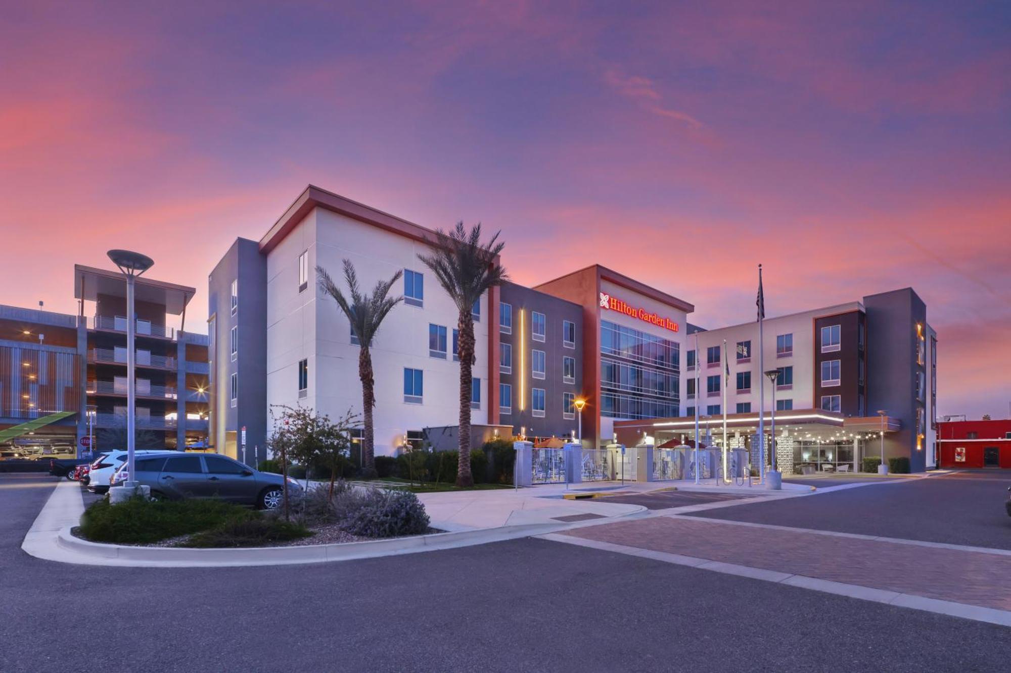 Hilton Garden Inn Chandler Downtown Exterior photo