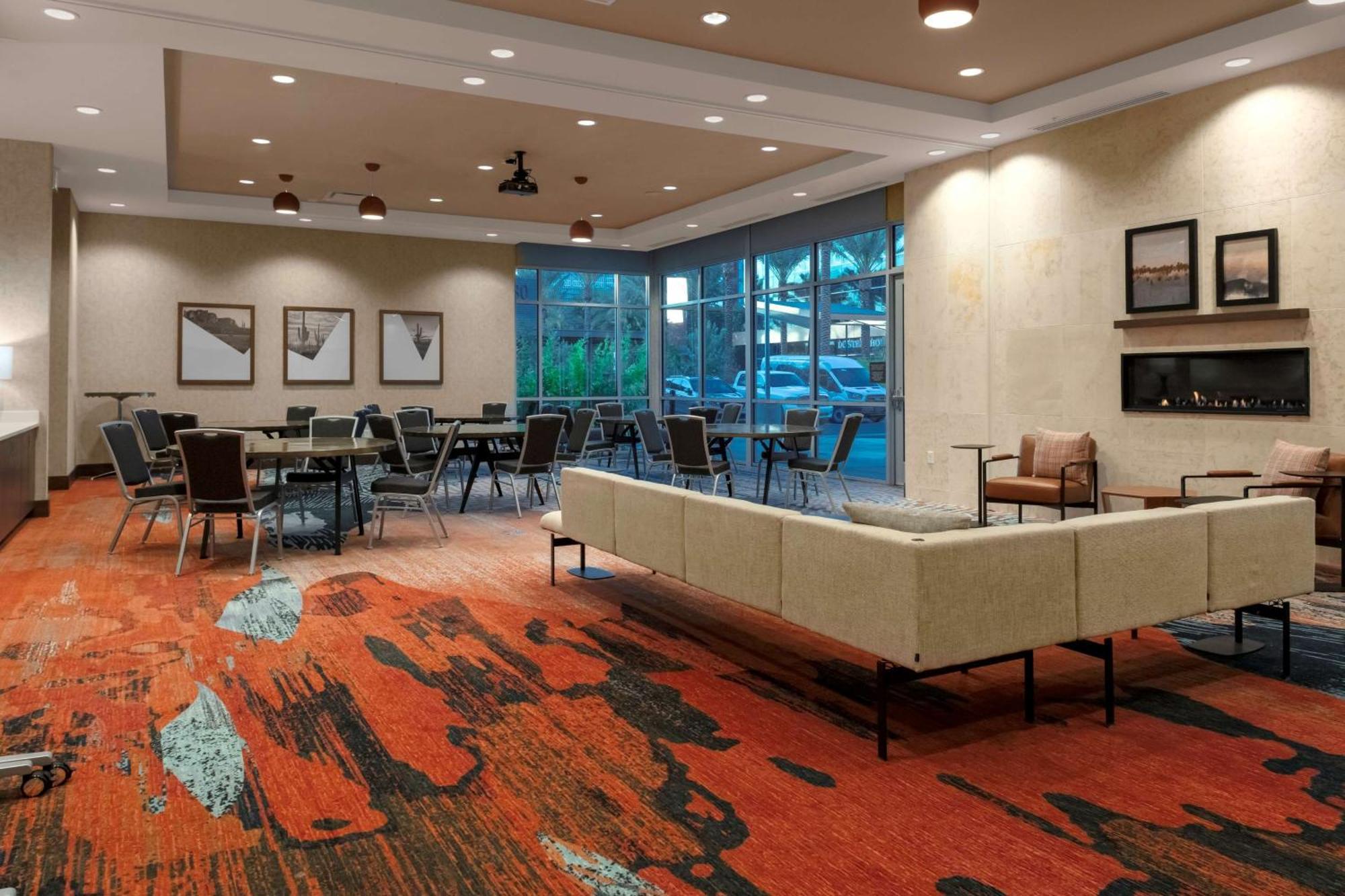Hilton Garden Inn Chandler Downtown Exterior photo