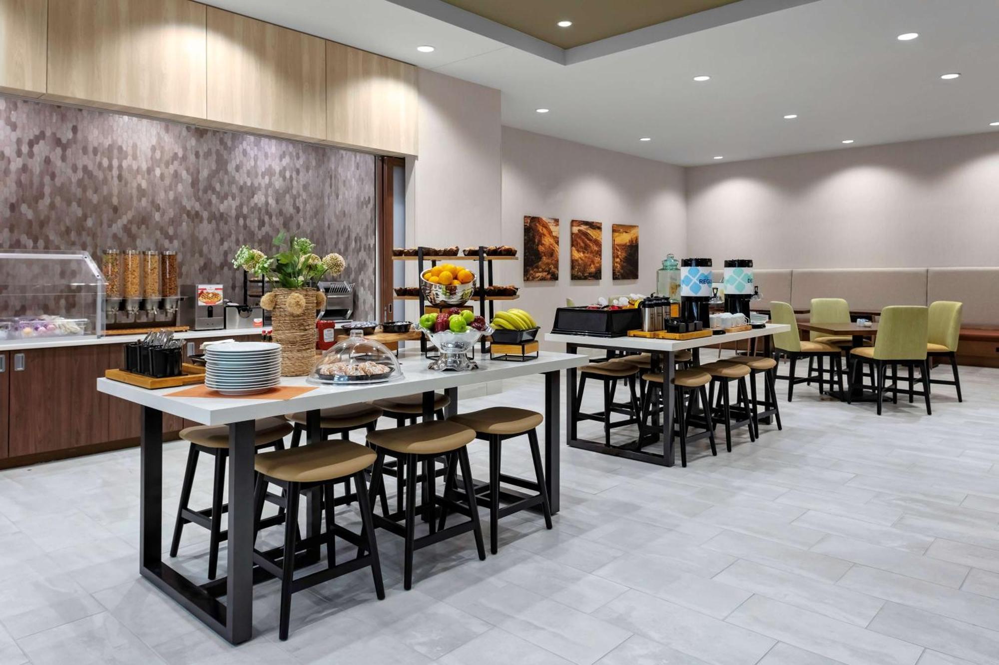 Hilton Garden Inn Chandler Downtown Exterior photo