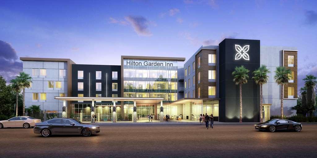 Hilton Garden Inn Chandler Downtown Exterior photo